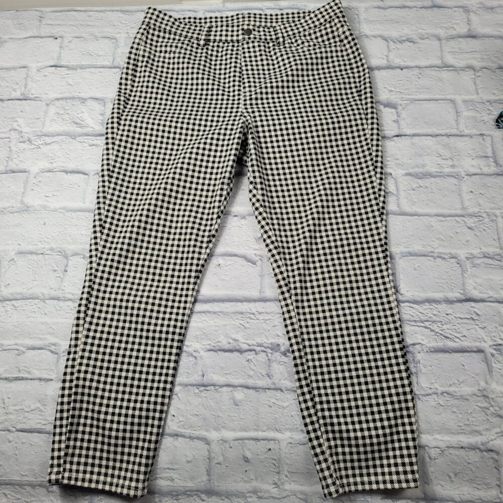 Black & White Gingham Capri Legging Style Pant size Medium or Large